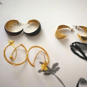 3 pairs of lady earrings